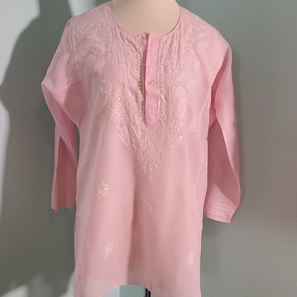 Sam Hilu, tunic top or dress? Over sized Small, pink. Little bling.